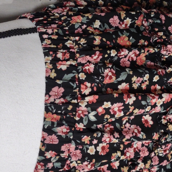 Shein Curvy Black Floral Skirt - Picture 2 of 9